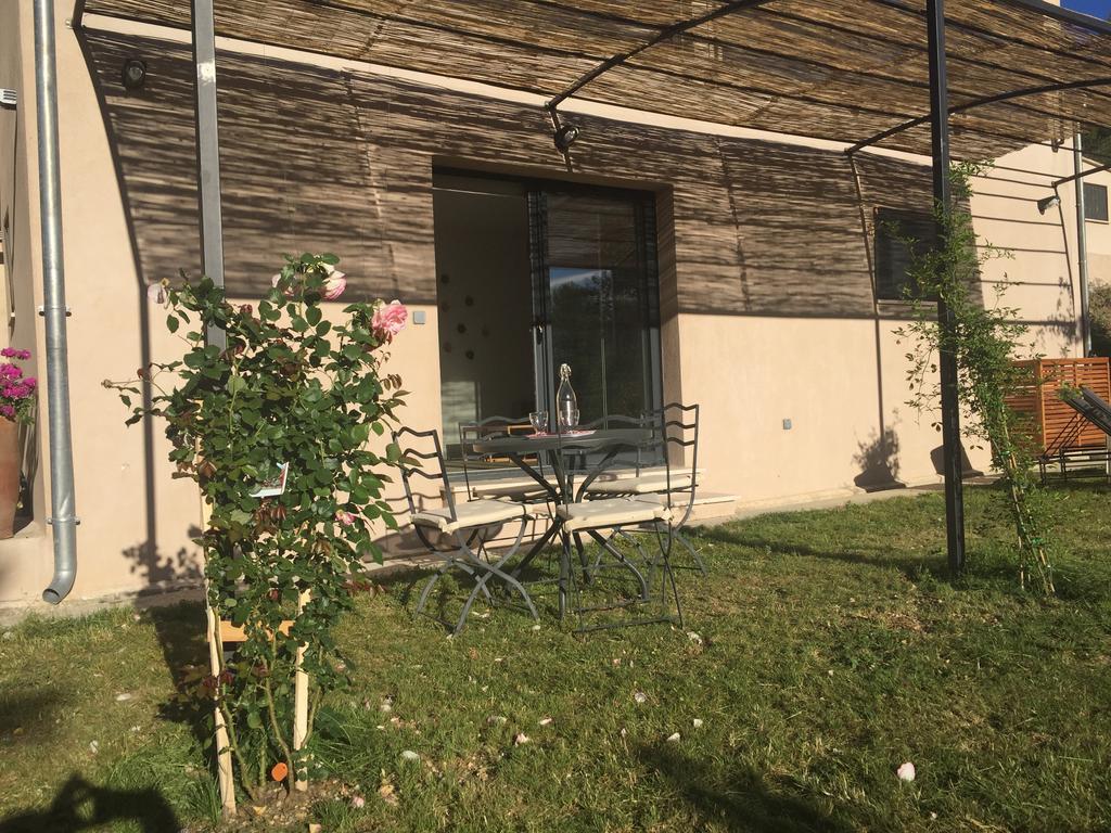 Le Gite Des Cadieres Lägenhet Evenos Exteriör bild